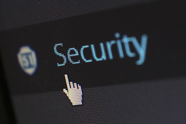Prévenez les attaques de logiciels malveillants avec Elites Web Security au suisse